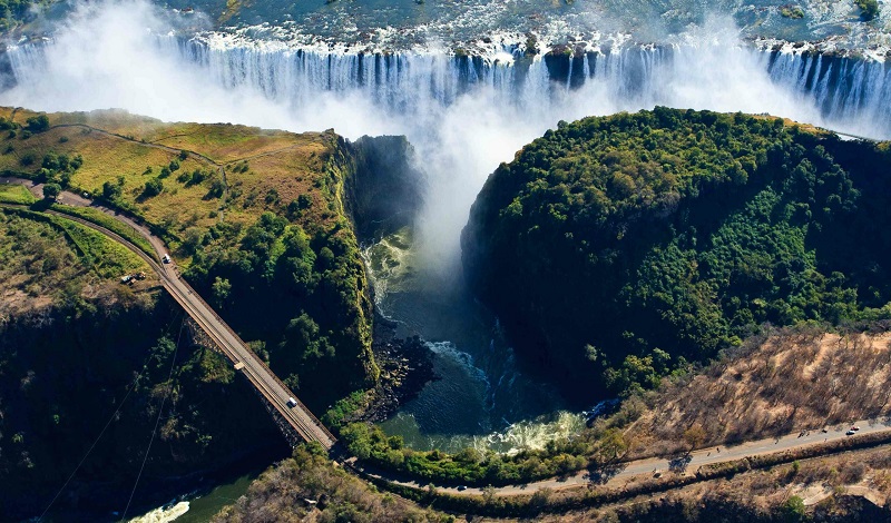 Уникальная достопримечательность Зимбабве – водопад Виктория